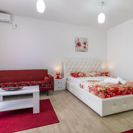 Demiri Apartments อุลซิน ภายนอก รูปภาพ