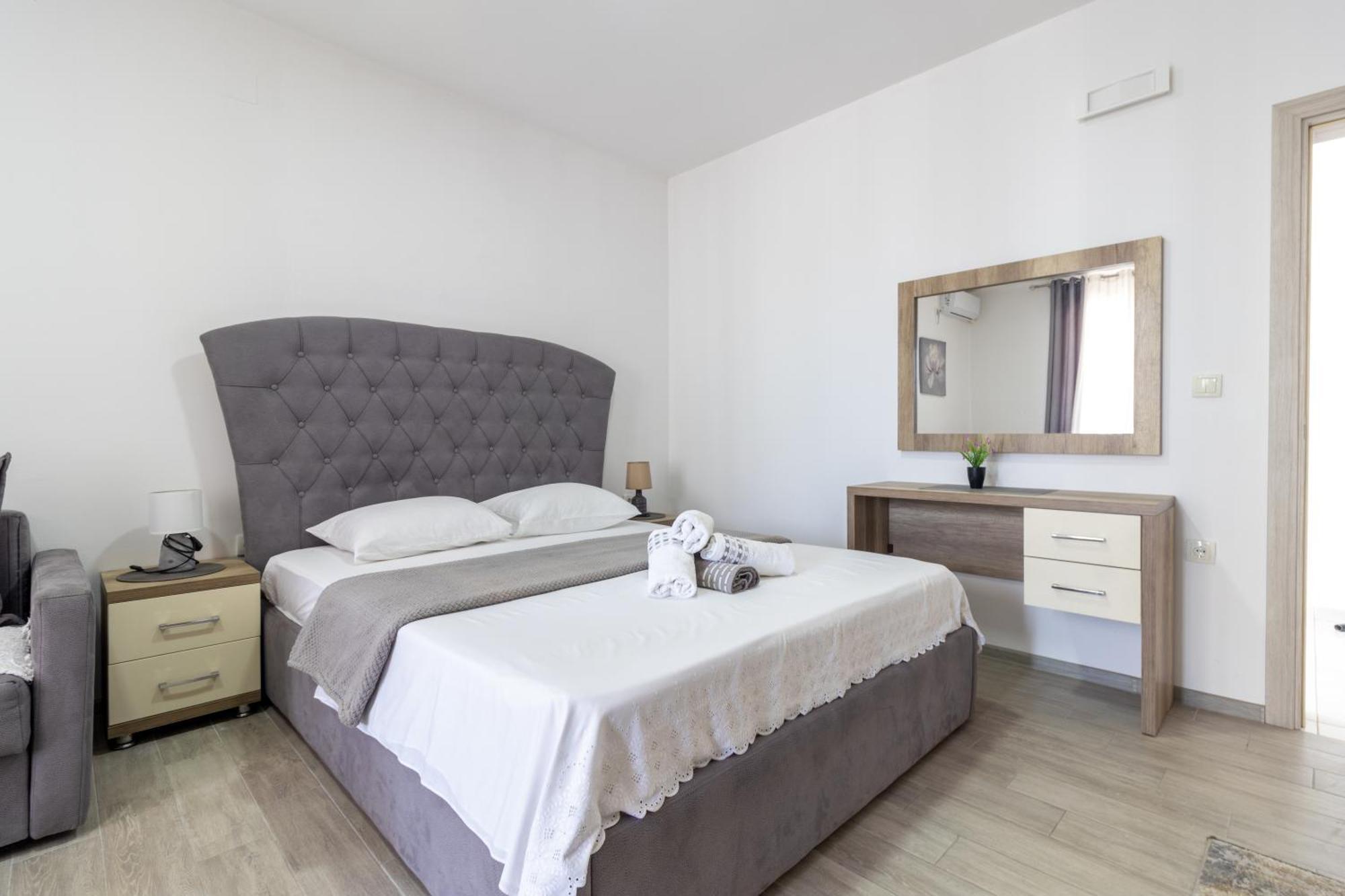 Demiri Apartments อุลซิน ภายนอก รูปภาพ
